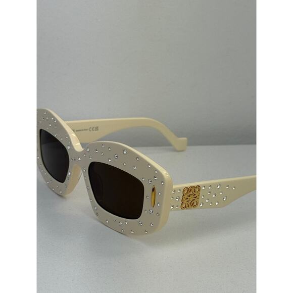 NEW Loewe LW4114IS Crystal Sunglasses in Ivory White main image 2